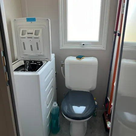 Кемпинг Mobil-home Cosy 6 P Climatise A A 200 M De La Dans 4 Etoiles Calme Et Familial Йер