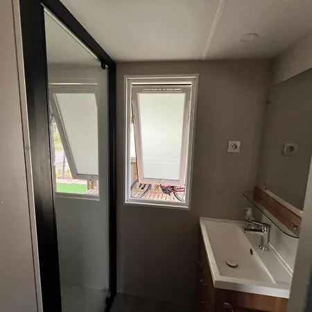Mobil-home Cosy 6 P Climatise A A 200 M De La Dans 4 Etoiles Calme Et Familial Кемпинг